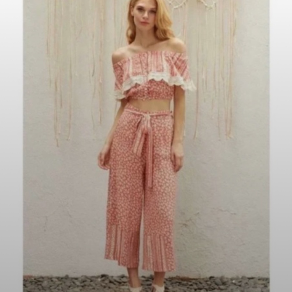 2 piece of Top and crop pants sets